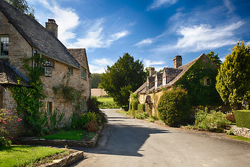 Image showing Old cotswold stone houses in Icomb