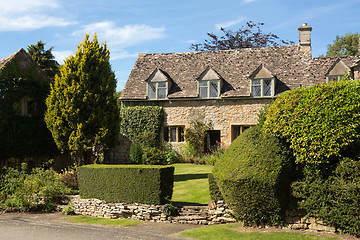 Image showing Old cotswold stone house in Icomb