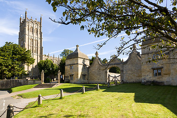 Image showing Church and gateway in Chipping Campden