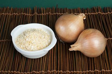 Image showing Mature onion and bowl with dried onion powder