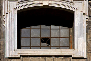 Image showing napoli chiesa del gesu nuovo and the window