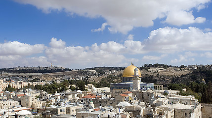 Image showing Gold cupola of the mosque of Omar on The Temple mountain in Jeru