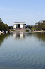 Image showing The Lincoln memorial reflected in pool 