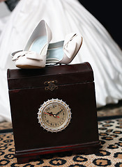 Image showing the bride shoes 