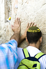 Image showing Jewish praying at the wailing wall