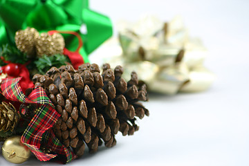 Image showing pine cones and bows
