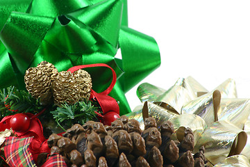 Image showing pine cones and bows