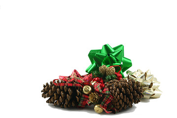 Image showing pine cones and bows