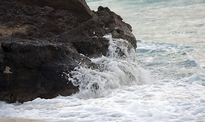 Image showing Waves hittinfg rock