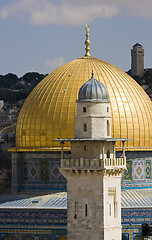 Image showing Gold cupola of the mosque of Omar on The Temple mountain in Jeru