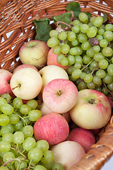 Image showing apples and grapes