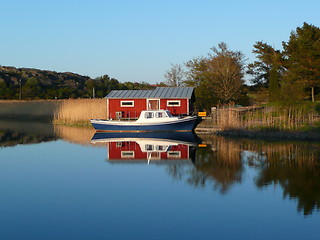 Image showing boat and fishing cabin in kokar