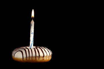 Image showing One candle in the doughnut.