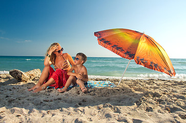 Image showing family by the sea