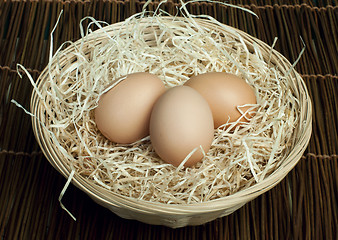 Image showing Raw eggs in a wicker basket