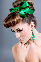 Image showing brunette woman with green jewelery and accssesoires