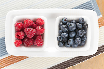 Image showing blueberries and raspberries in bowl