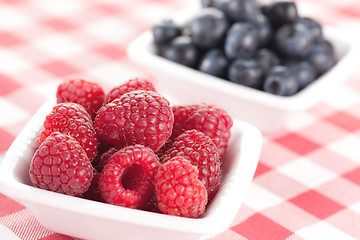 Image showing blueberries and raspberries in bowl