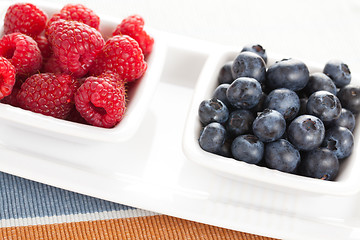 Image showing blueberries and raspberries in bowl