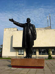 Image showing The big and black monument to Lenin