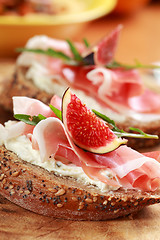 Image showing Sandwich with prosciutto and goat cheese 