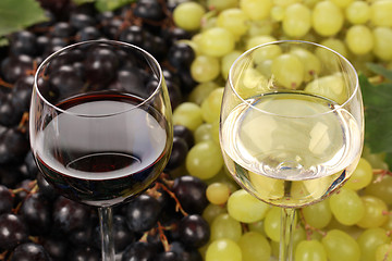 Image showing White wine and red wine in glasses