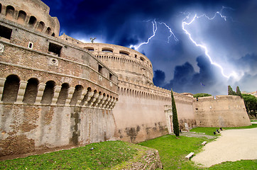 Image showing A view of the fortress of Castel Santangelo in Rome