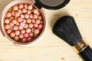 Image showing bronzing pearls and makeup brush