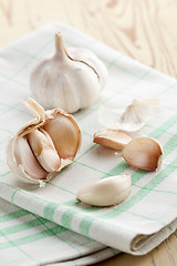 Image showing fresh garlic on kitchen table