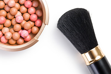 Image showing bronzing pearls and makeup brush