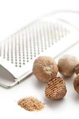 Image showing grind nutmeg with grinder