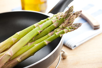 Image showing asparagus on pan