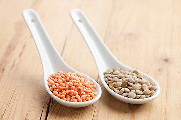 Image showing red and brown lentils in porcelain spoon