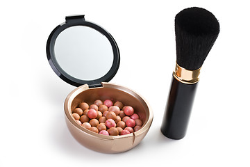 Image showing bronzing pearls and makeup brush