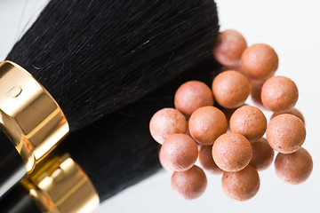 Image showing bronzing pearls and makeup brush