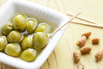 Image showing the green olives in ceramic bowl