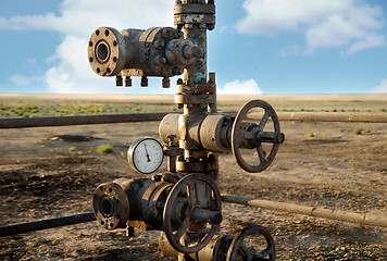 Image showing Old oil rig