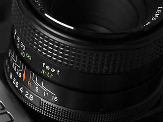 Image showing interchangeable lens