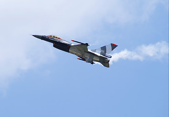 Image showing f16 in flight