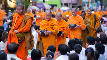 Image showing Mass alms giving in Bangkok, Thailand