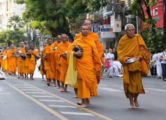 Image showing Mass alms giving in Bangkok, Thailand