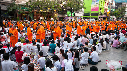 Image showing Mass alms giving in Bangkok, Thailand