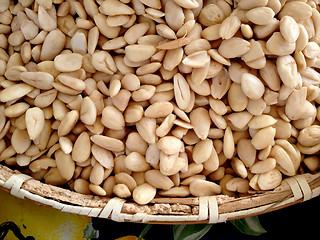 Image showing almonds