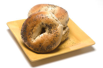 Image showing fresh baked poppy seed bagels on plate 