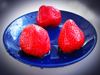 Image showing three ripe strawberry on the blue plate