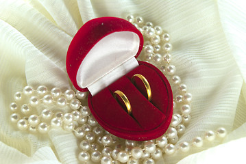 Image showing Wedding rings in the box