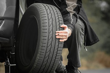 Image showing Young man repairing car outdoors