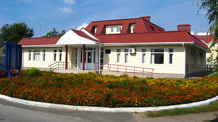 Image showing view on establishment with bed of flowers