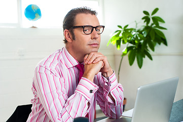 Image showing Idle corporate guy in office looking sideways