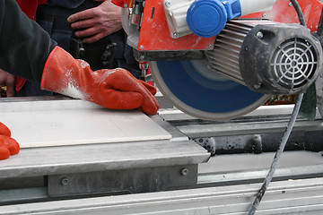 Image showing working-saw